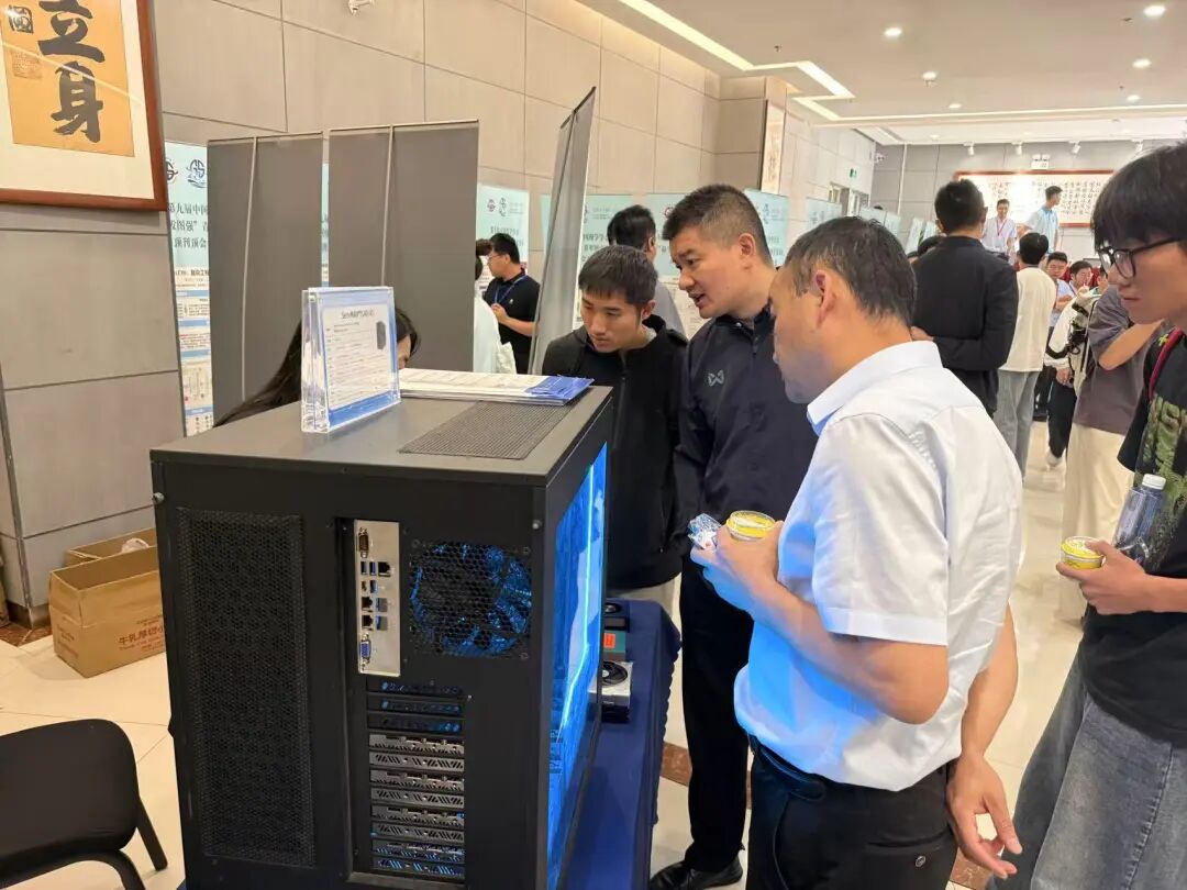 打破青年科研算力高门槛，超集信息定制化方案亮相 奋发图强 青年科学家会议(图4)